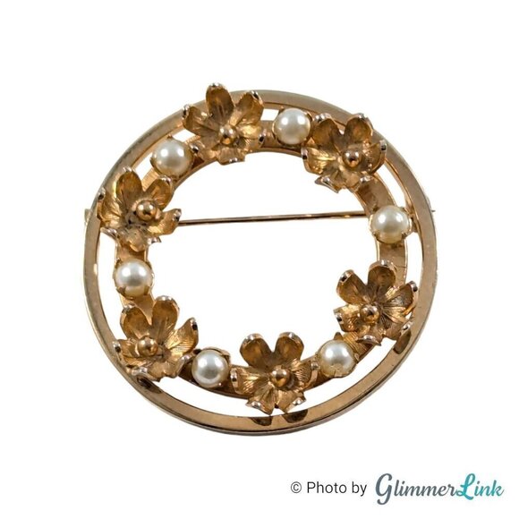 giovanni Jewelry - Vintage Giovanni Flower Faux Pearl Wreath Gold Tone Brooch Pin